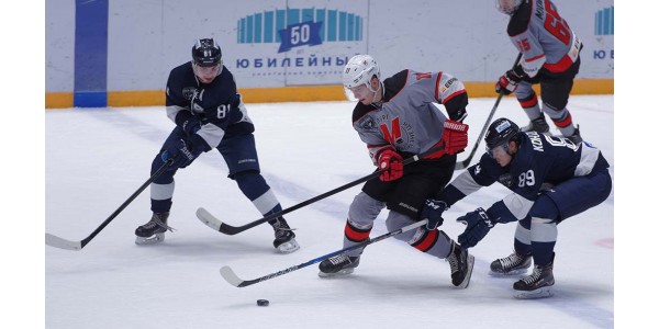 L'importance du backcheck dans le hockey sur glace L'importance du backcheck dans le hockey sur glace